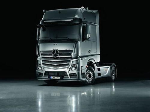 奔驰国产重卡详解视频,性能卓越，国产新篇章