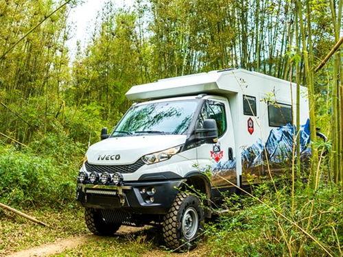 国产最好的越野c型房车视频,驾驭极限，尽享户外探险之旅